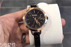 fossil手表怎么調(diào)日期？fossil手表調(diào)時間方法
