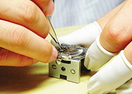 fossil手表怎么換電池？fossil手表換電池的方法