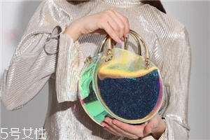 夏天適合背什么包？適合夏天背的包包款式