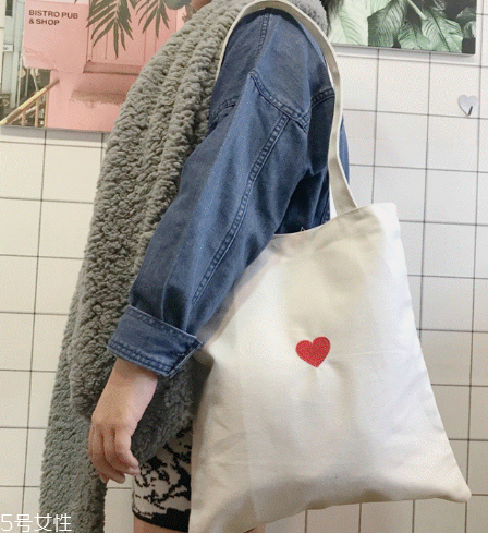 女生背什么包更甜美？適合甜美型女生的包包