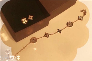 手鏈和腳鏈能同時(shí)帶嗎？手鏈和腳鏈的佩戴講究