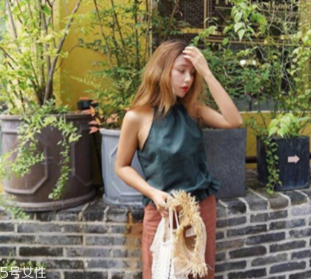 皮膚黑夏天穿什么顏色？黑皮膚適合什么顏色衣服