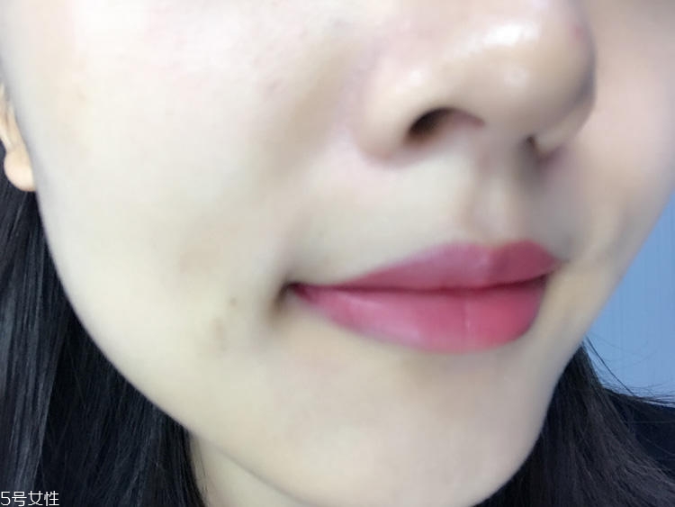 mac brick o la口紅日常嗎？mac brick o la上嘴圖
