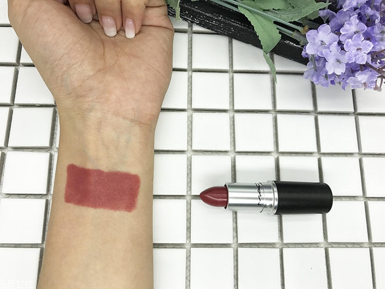 mac brick o la口紅日常嗎？mac brick o la上嘴圖