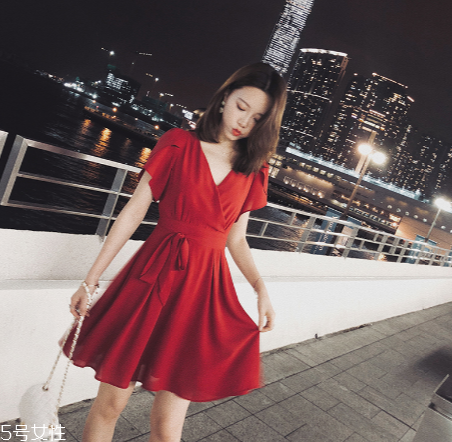 飄帶衣服怎么搭配？飄帶衣服搭配竅門