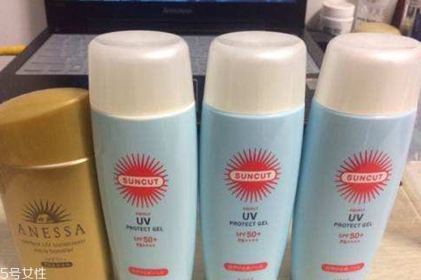 高絲suncut藍瓶防曬霜是物理防曬嗎？會不會搓泥