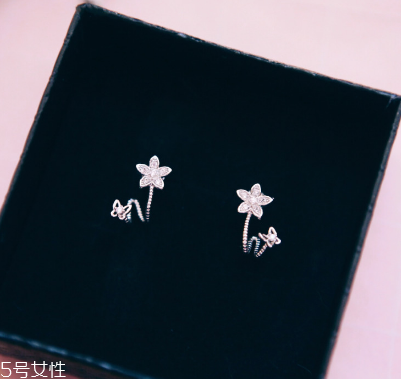 耳釘可以用鹽水消毒嗎？耳釘用鹽水消毒有用嗎