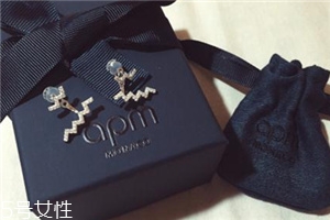 耳釘有血跡怎么清洗？耳釘上的血跡用什么洗？
