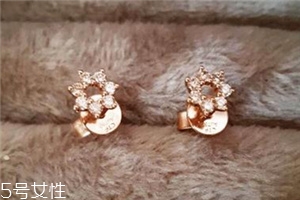 耳釘變黃怎么清洗？耳釘變黃了怎么辦？