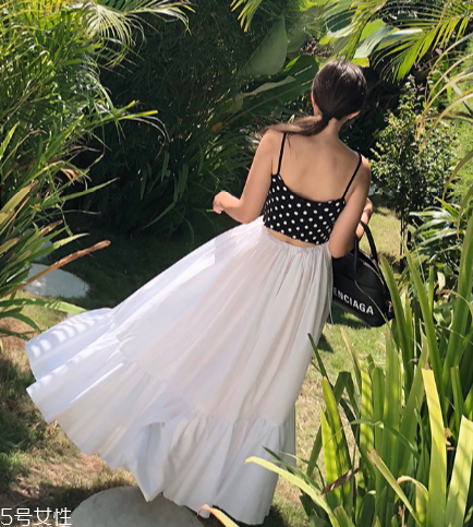 今年夏天流行什么露臍裝？今夏最火的露臍裝搭配