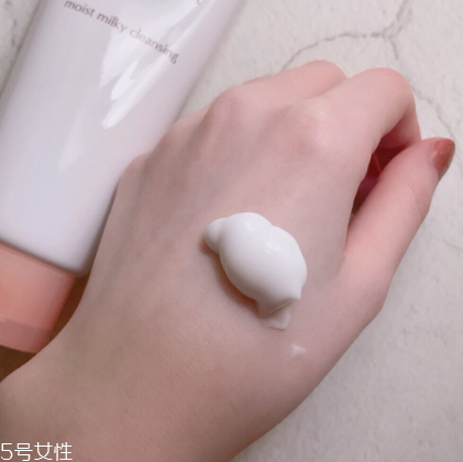卸妝乳可以當(dāng)洗面奶用嗎？卸妝乳當(dāng)洗面奶用可以嗎？