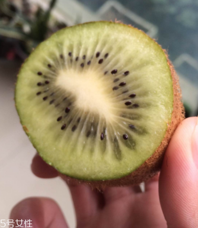 綠心獼猴桃含葉酸嗎？綠心獼猴桃里面有葉酸嗎？