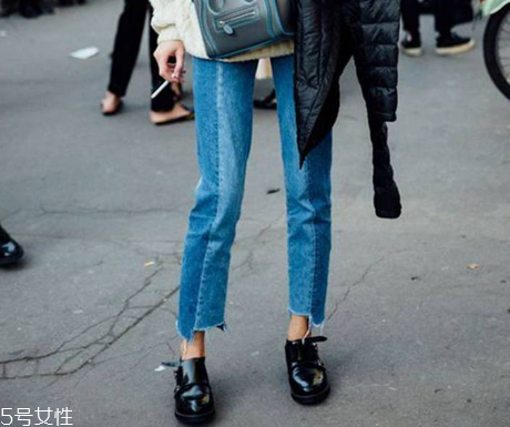 腿粗穿什么牛仔褲顯瘦？腿粗適合穿什么樣的牛仔褲？