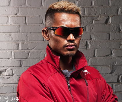 oakley眼鏡真假辨別 歐克利眼鏡怎么辨別真假？