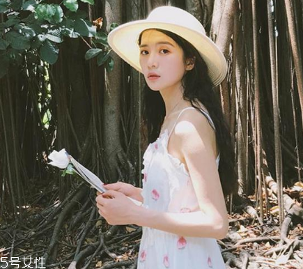 夏天拍照穿什么裙子好看？拍照適合穿什么裙子？