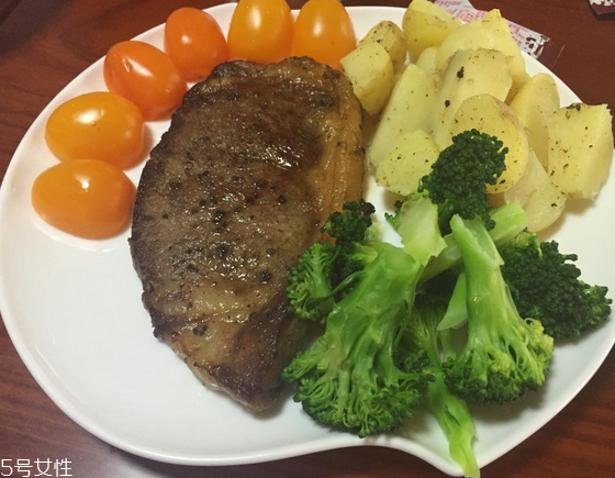 西冷牛排有肥肉嗎？西冷牛排是瘦肉嗎？