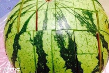 西瓜擺盤切法 怎樣切西瓜不浪費？