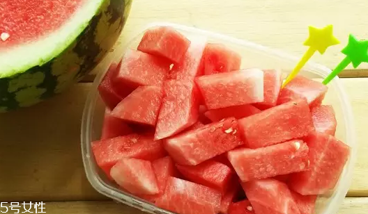 西瓜汁怎么洗掉？怎樣避免西瓜汁弄臟衣物？