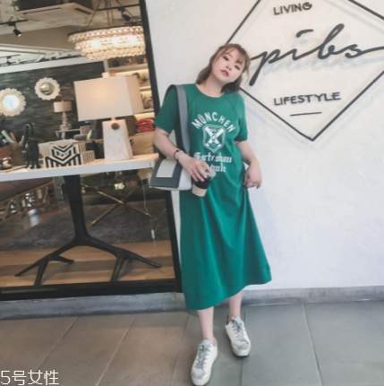 綠色連衣裙怎么搭配？綠色連衣裙搭配圖片