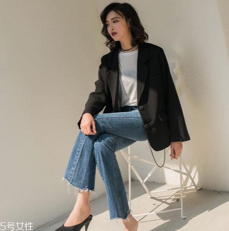 喇叭褲怎么搭配顯腿長(zhǎng)？喇叭褲怎么穿顯高？