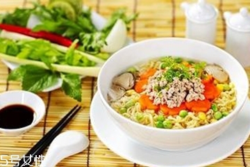 方便面加牛奶好吃嗎？牛奶方便面是黑暗料理嗎？