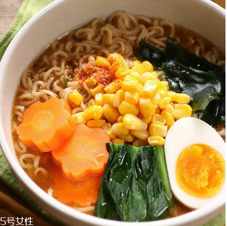方便面加牛奶好吃嗎？牛奶方便面是黑暗料理嗎？