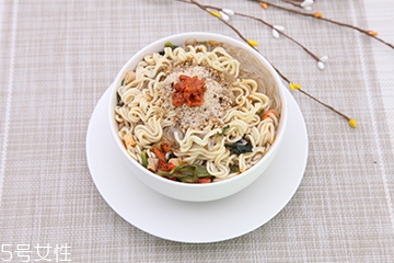 方便面和米飯哪個(gè)熱量高？方便面和米飯哪個(gè)更容易長(zhǎng)胖？