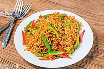 方便面是不是零食？方便面是不是發(fā)物？