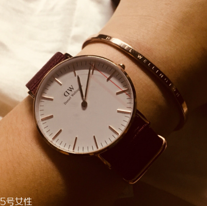 手表按鈕水下可以用嗎？手表按鈕在水下能按嗎？