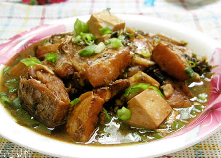 青魚肚子里有蝦能吃嗎？青魚吃蝦嗎？