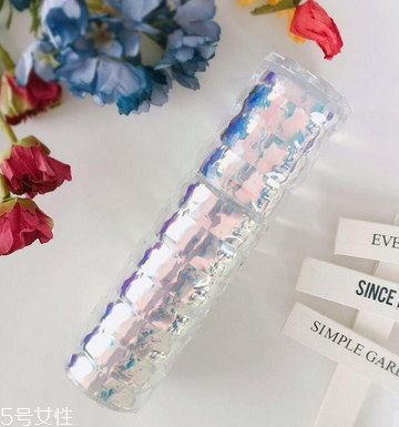 精華液二十歲能用嗎？適合二十歲用的精華液