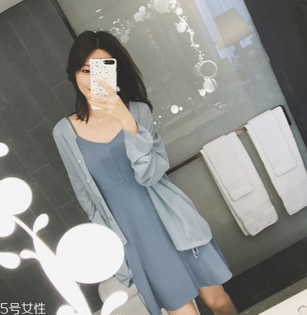 黃皮適合什么顏色裙子？什么顏色裙子適合黃皮女生？