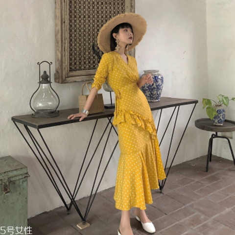 黃皮適合什么顏色裙子？什么顏色裙子適合黃皮女生？