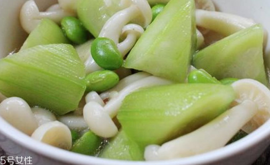 白玉菇長(zhǎng)白毛是怎么回事？白玉菇長(zhǎng)白毛還能吃嗎？