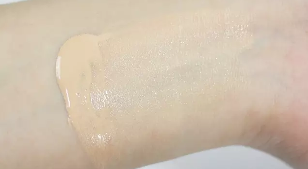 雅詩蘭黛和蘭蔻粉底哪個好？