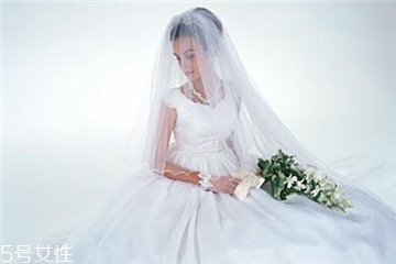 婚紗是男方買還是女方買？婚紗應(yīng)該哪一方買？