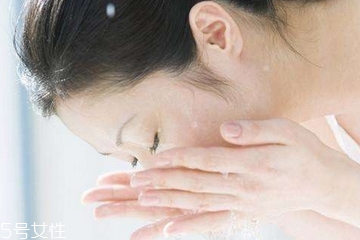 敏感肌能用煙酰胺嗎？煙酰胺過敏肌可以用嗎？