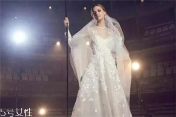 婚紗什么顏色好？婚紗買哪種顏色好？