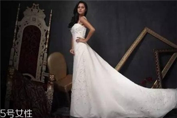 婚紗什么時候定？婚紗提前多長時間定？