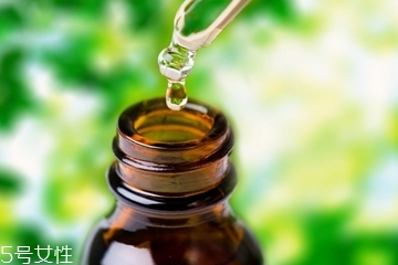 油皮能用精油嗎？精油適合油皮用嗎？