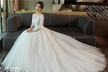 婚紗里面穿絲襪嗎？穿婚紗要穿絲襪嗎？
