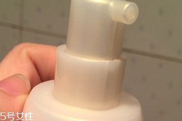 乳液會堵塞毛孔嗎？乳液會讓毛孔堵塞嗎？