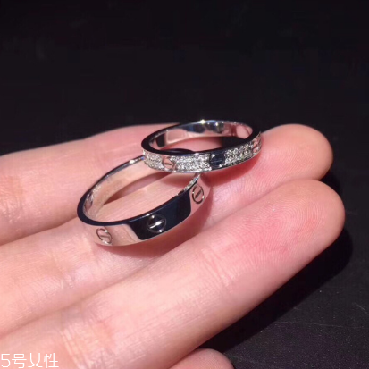 婚戒是男左女右嗎？婚戒應(yīng)該戴左手還是右手？
