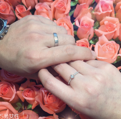 婚戒一般什么時(shí)候買？婚戒提前多長(zhǎng)時(shí)間買？