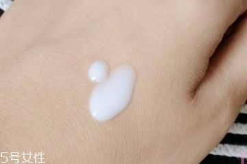 乳液倒不出來怎么辦？玻璃瓶乳液怎么倒出來？