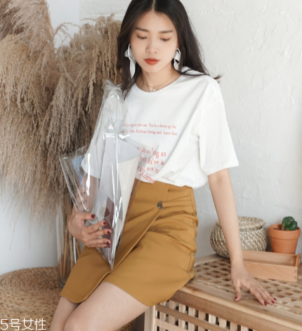 夏天白色t恤怎么搭配？夏季白t搭配竅門