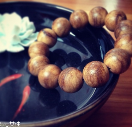沉香手串可以用水洗嗎？沉香手串能沾水嗎？