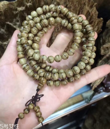 沉香手串可以用水洗嗎？沉香手串能沾水嗎？