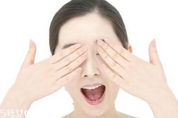 眼霜里的小勺怎么用？眼霜里的勺子如何使用