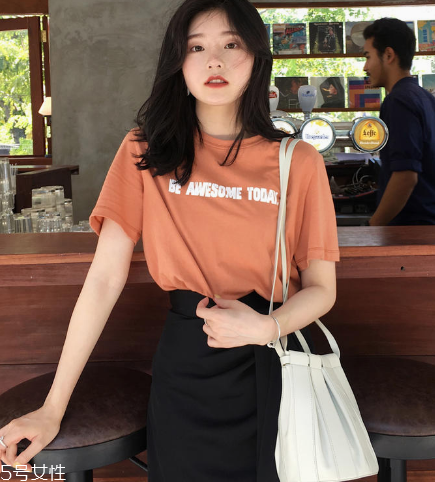 女生穿什么短袖好看？女生適合穿什么短袖？